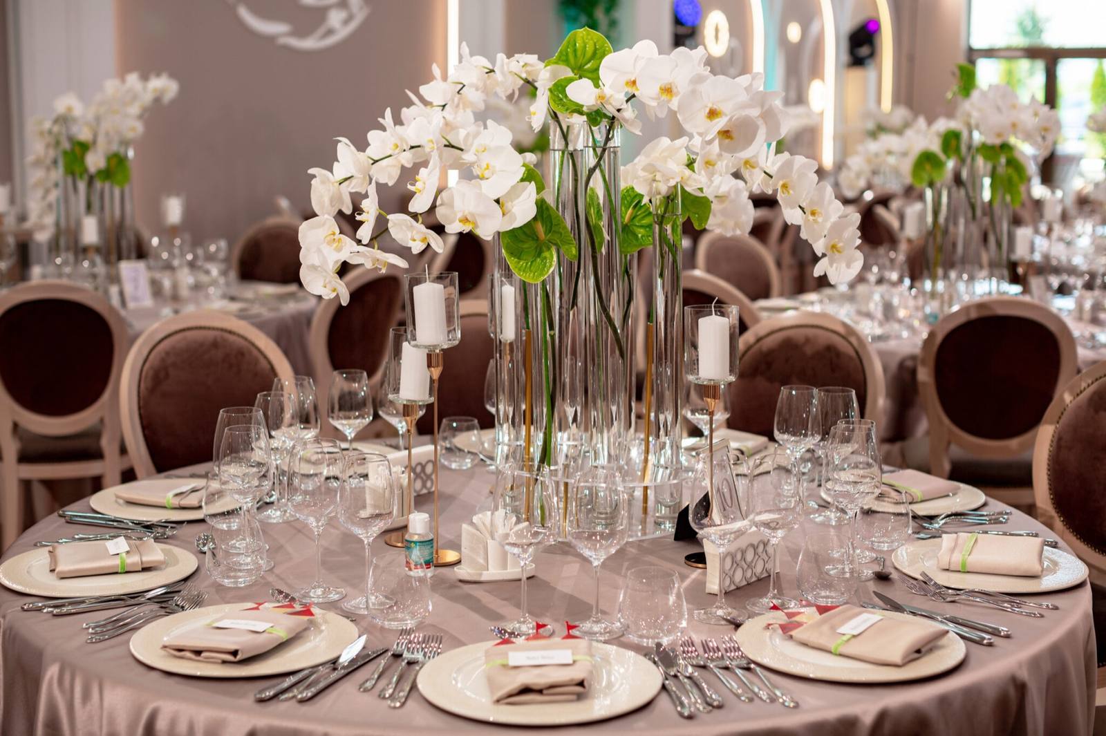 Event table with a floral centrepiece