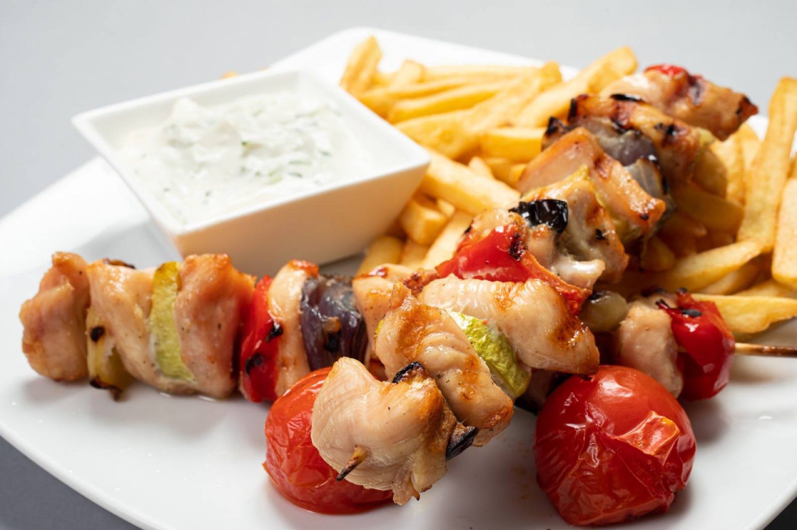 Skewers with fries